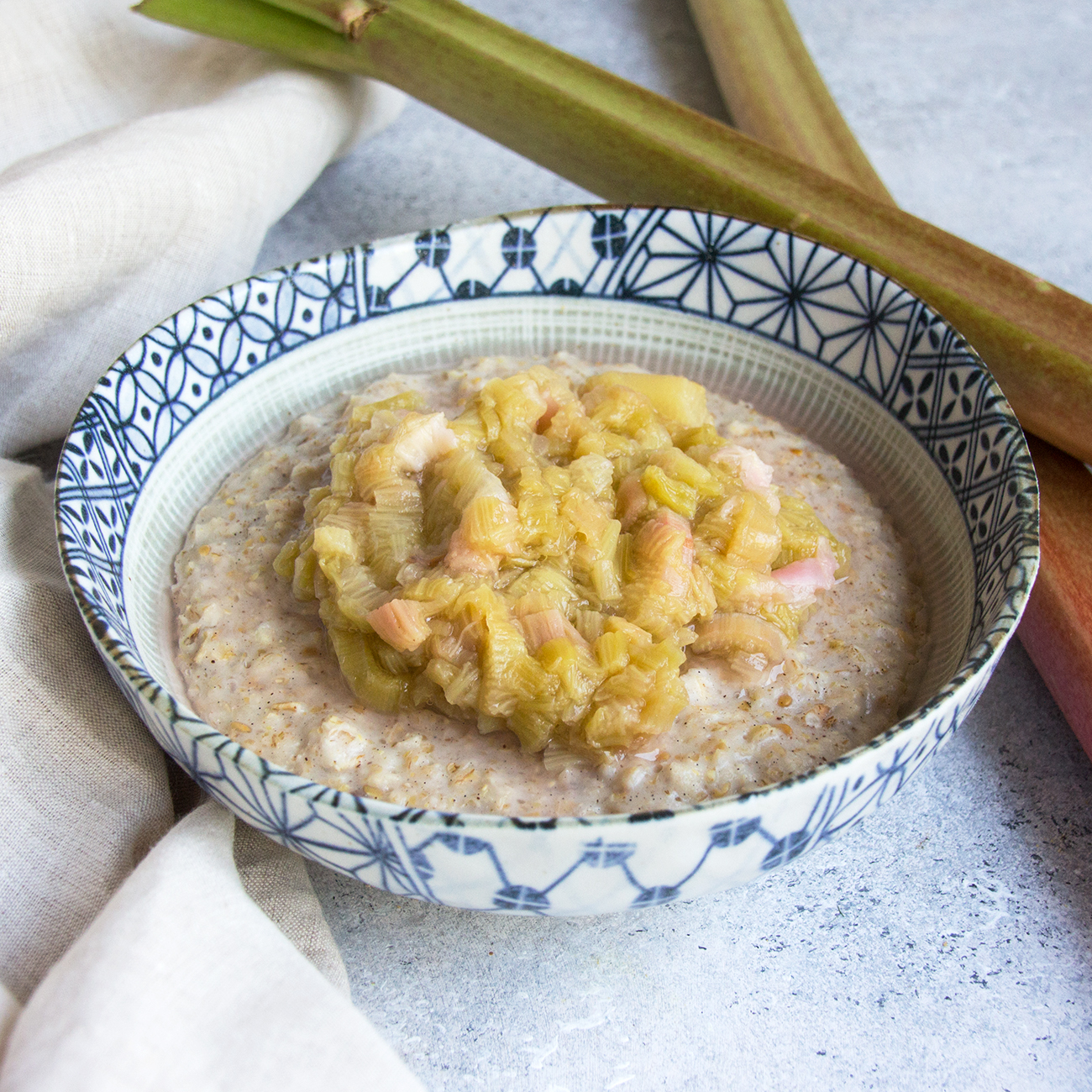 Porridge mit fruchtigem Rhabarber Vegan &amp; Glutenfrei - Tasty Katy