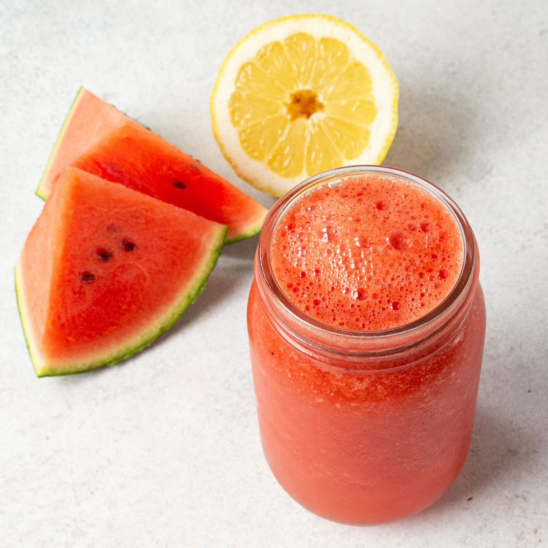 Erfrischender Wassermelonen-Sommerdrink mit Minze - Tasty Katy