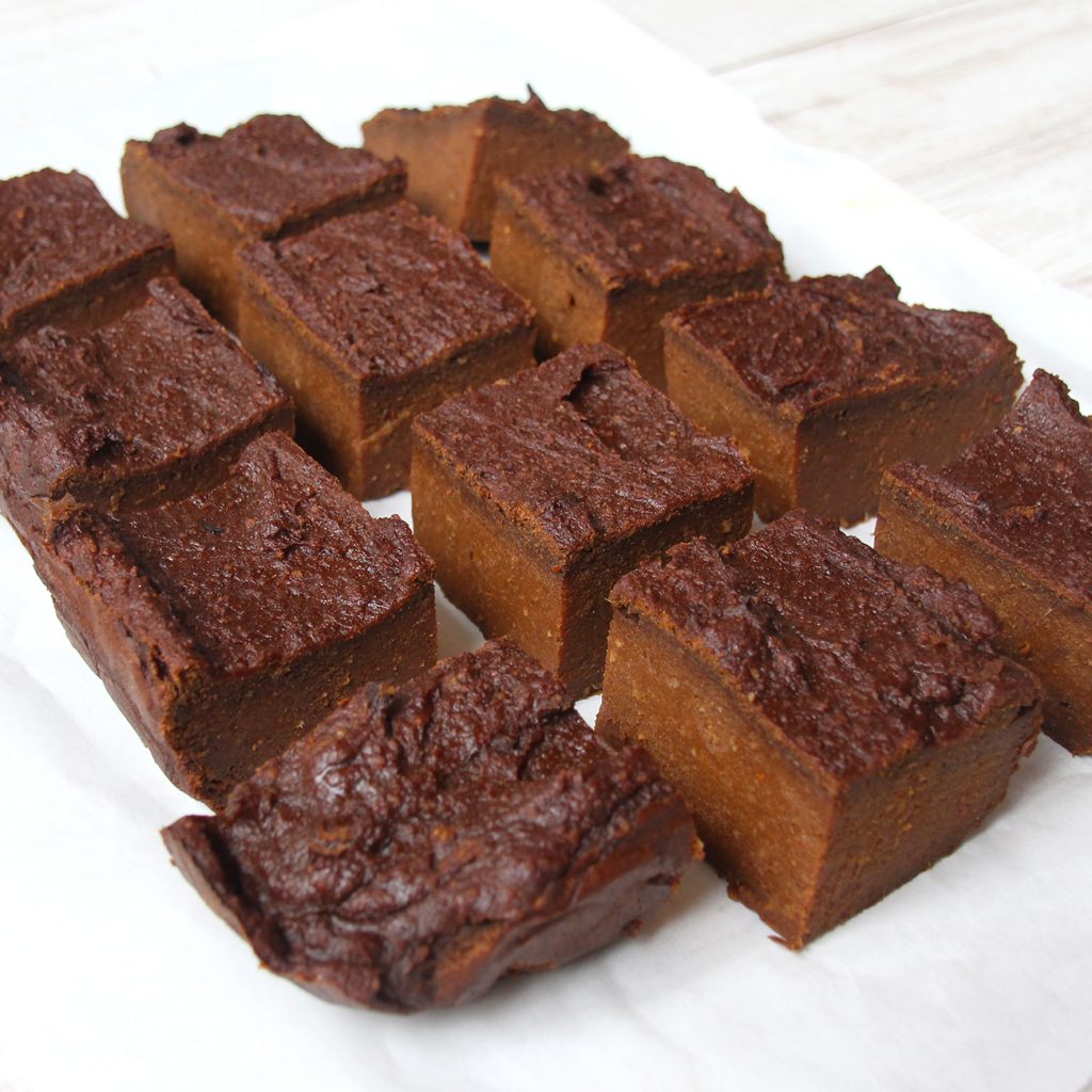 Vegane &amp; zuckerfreie Kürbis Brownies - Tasty Katy