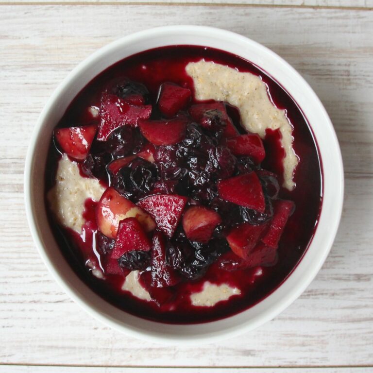 Vanille-Porridge mit Apfel-Blaubeer-Kompott - Tasty Katy