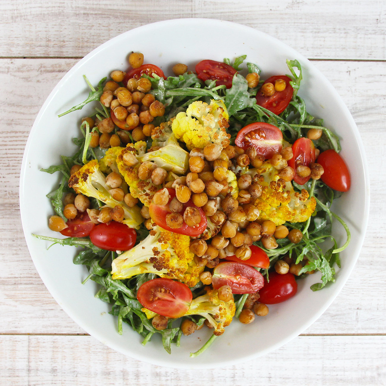 Rucola-Blumenkohl-Salat mit knusprigen Kichererbsen - Tasty Katy