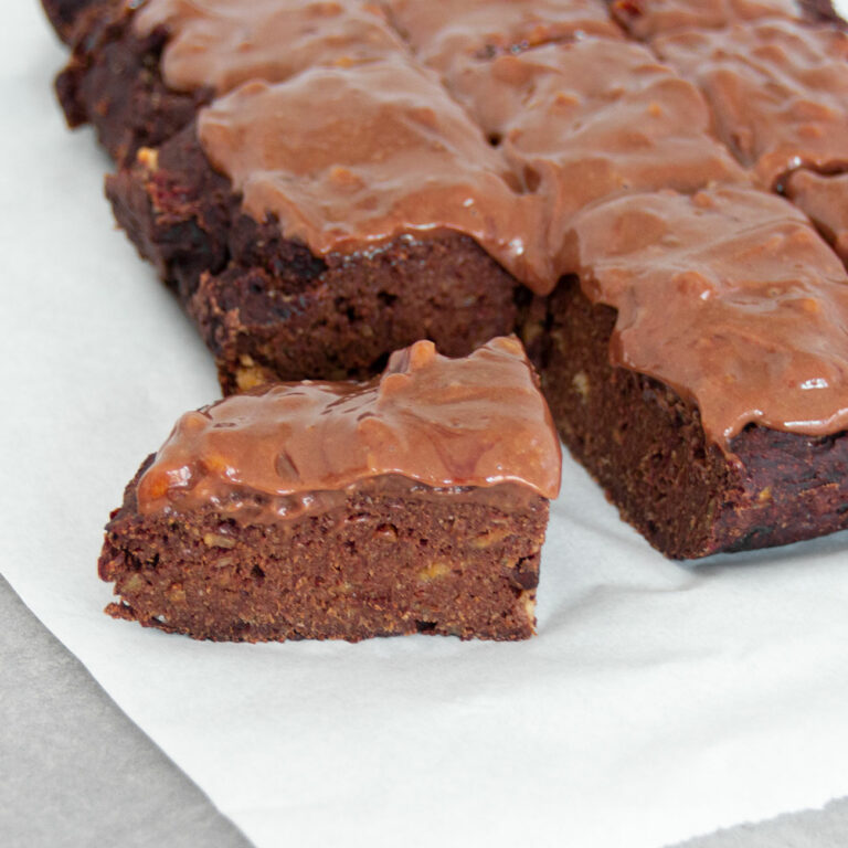 Saftige vegane Brownies mit Schokocreme - Tasty Katy