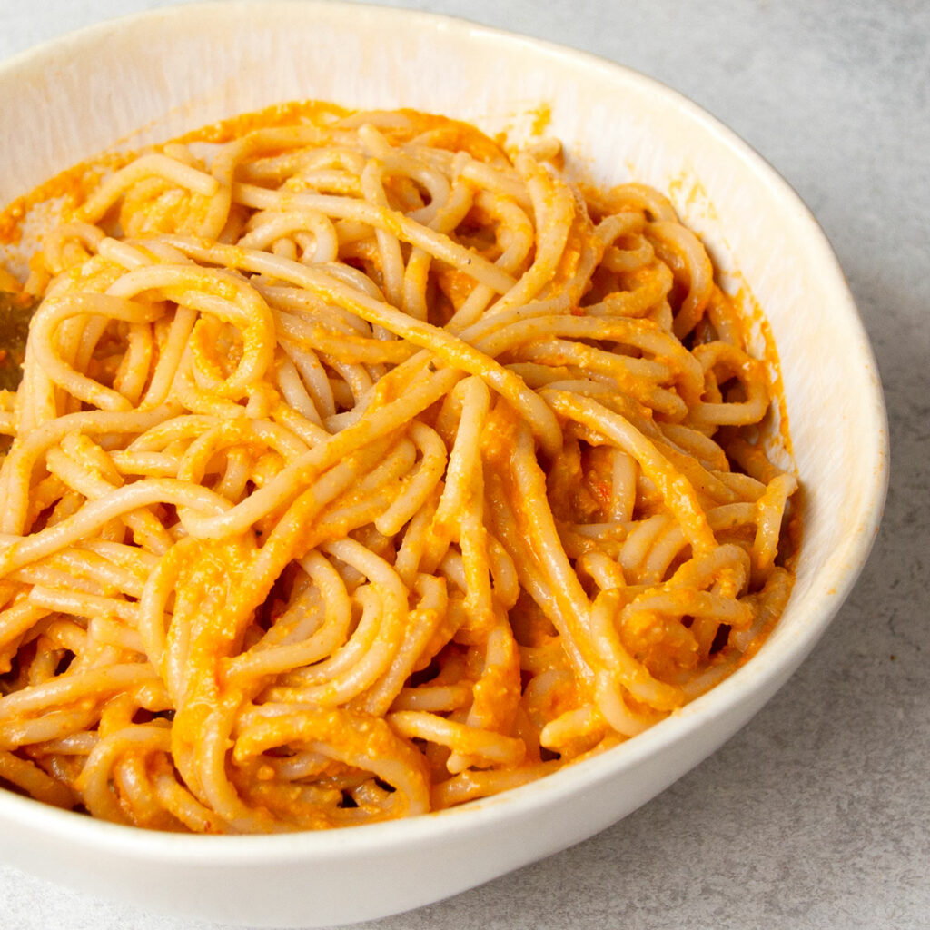 Pasta mit cremiger Paprikasoße - Tasty Katy